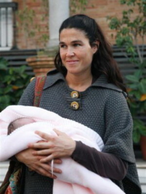 Carmen Tello ya es abuela, la mujer de Curro Romero madre de cuatro hijos, de su anterior matrimonio con Miguel Solís , Marqués de Valencina 