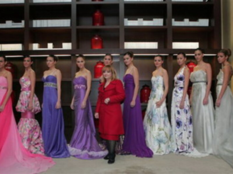 La diseñadora cordobesa Ana Torres, habitual de pasarelas tan importantes como Gaudí Novias, viste a las candidatas a Miss Sevilla 2008