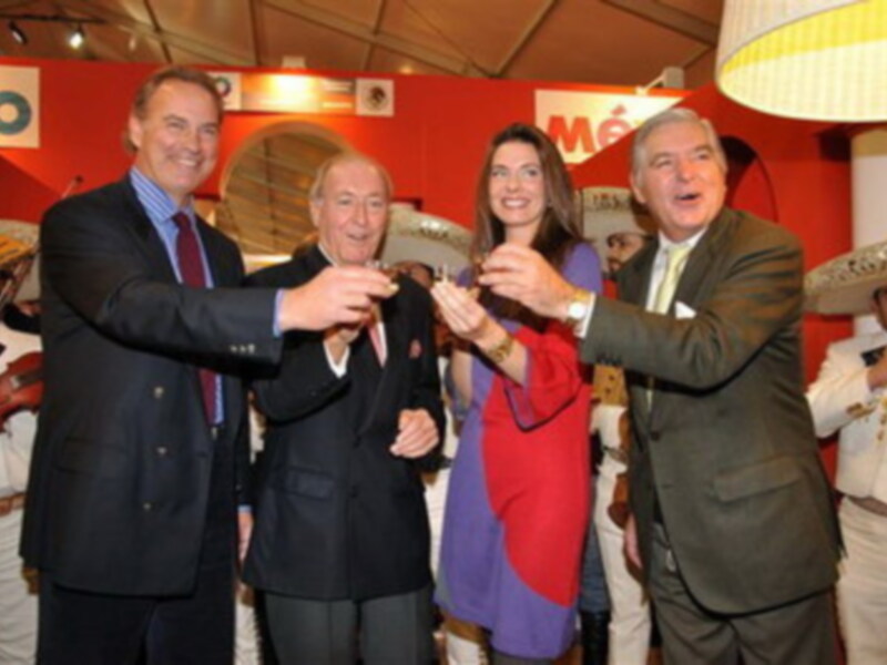 Bertin Osborne y su hija Alejandra celebraron con una divertida fiesta mejicana la llegada de un nuevo miembro a la familia , el pequeño Carlos.