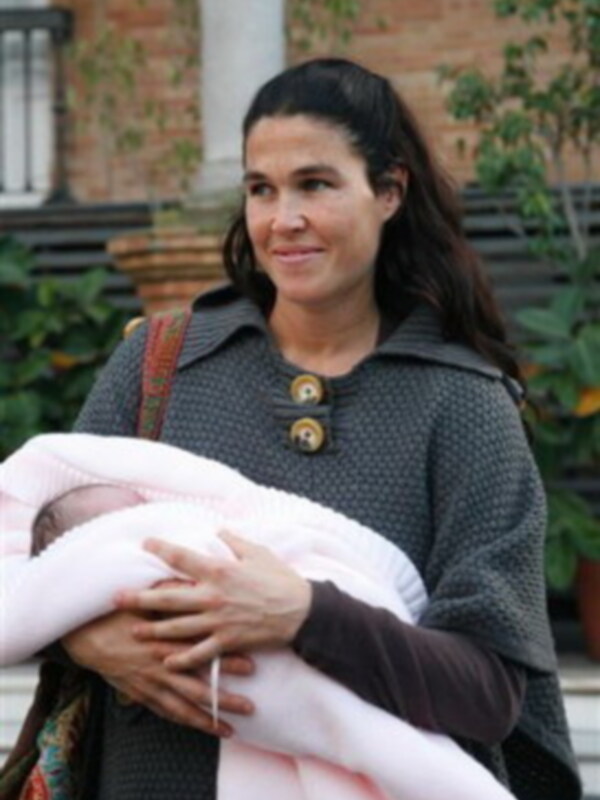 Carmen Tello ya es abuela, la mujer de Curro Romero madre de cuatro hijos, de su anterior matrimonio con Miguel Solís , Marqués de Valencina 