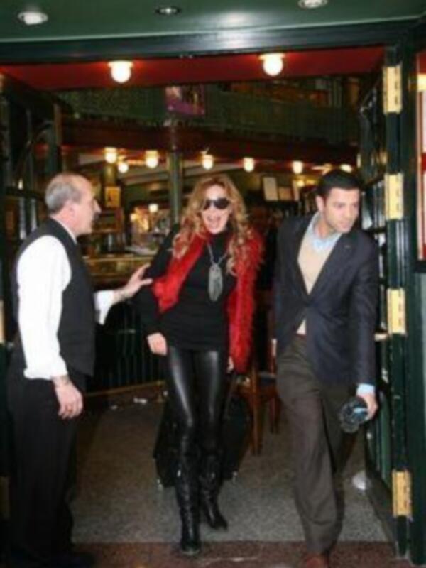 Ana Obregón en Sevilla "No estoy enamorada"