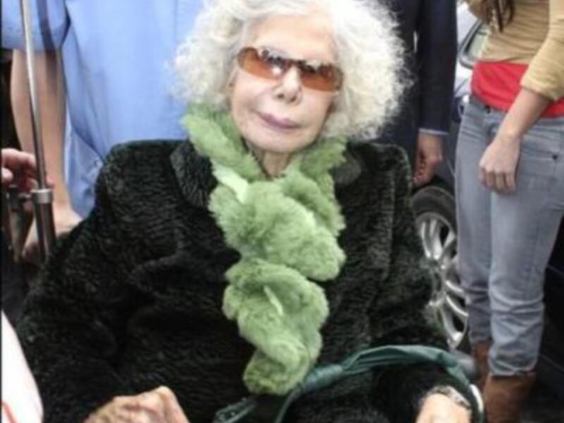 A la duquesa de Alba le implantan la válvula cerebral el lunes 