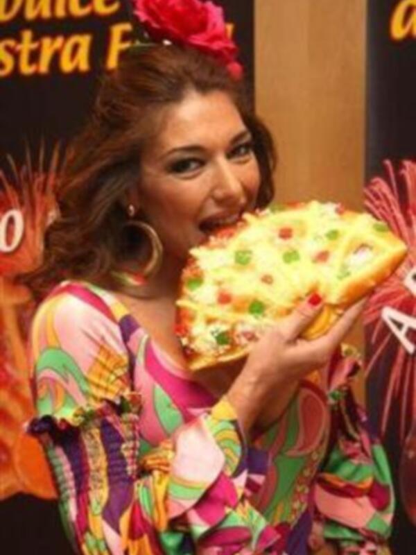 Raquel Revuelta, la primera en vestirse de flamenca en la Feria de Abril