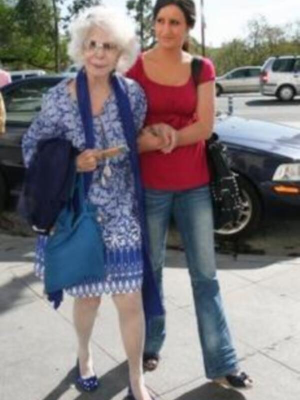 La Duquesa de Alba comienza la Feria de Abril muy animada