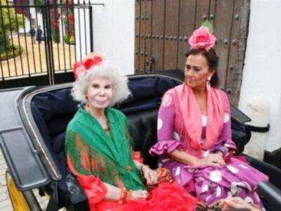 La Duquesa de Alba se viste de flamenca en la Feria de Abril