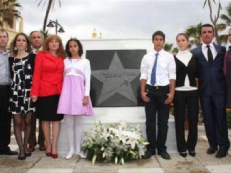 Ortega Cano con sus hijos descubre en Chipiona una estrella con el nombre de Rocío Jurado