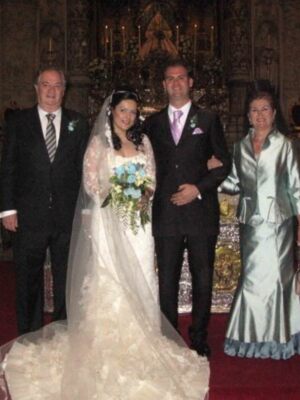 El abogado sevillano Manuel Florencio Fernández Colchero contrajo matrimonio en la catedral de Sevilla con Belen Caro Piño    