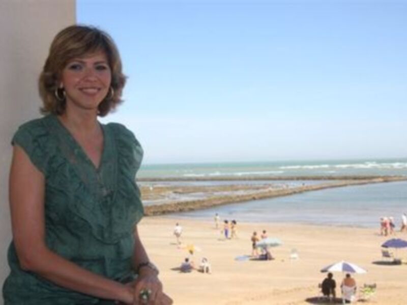 Marina Bernal , Del Cerro del Águila al faro de Chipiona, por Francisco Correal en Diario de Sevilla 