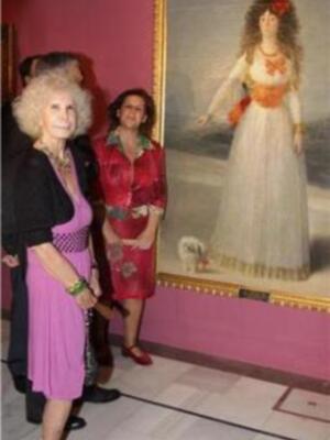 La Duquesa de Alba, con cuatro de sus hijos, inaugura en Sevilla la exposición Casa de Alba