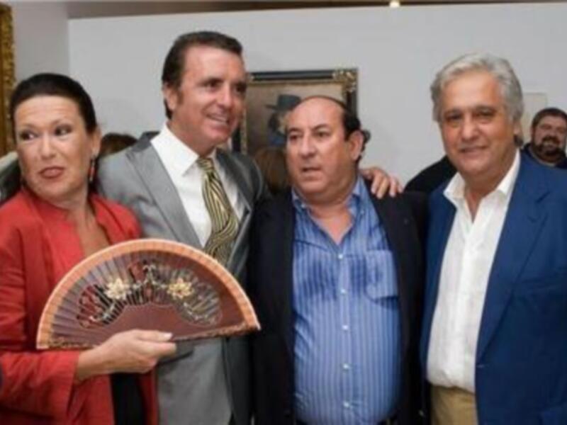 Ortega Cano en la inauguración de una exposición sobe SSMM Los Reyes, de Juan Valdes en Sevilla 