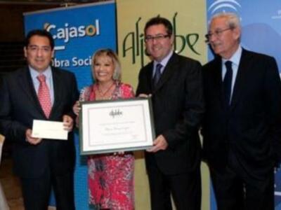 María Teresa Campos recoge con su hija Terelu el premio Aljabibe de periodismo