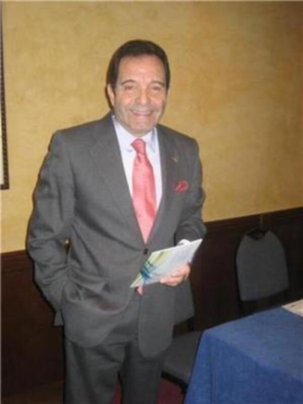 El doctor Francisco de Santiago concluye con la exposición de objetivos el cierre de la campaña electoral