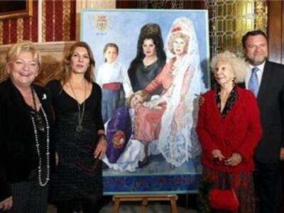 La duquesa de alba y su hija Eugenia modelos del cartel de las fiestas de primavera de Sevilla junto a Juana Reina 