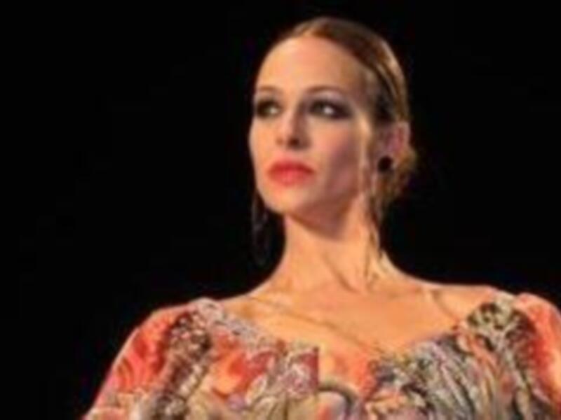 Eva González vuelve a las pasarelas y recibe un homenaje en Sevilla