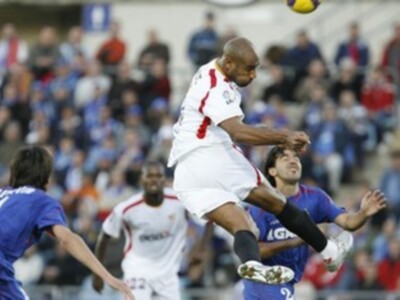 Kanouté se retira lesionado tras la sesión matinal de entrenamiento