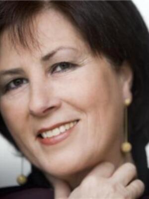 Isabel Fayos , primera mujer pregonera de la Semana Santa de Triana el próximo jueves 18 de marzo en Santa Ana