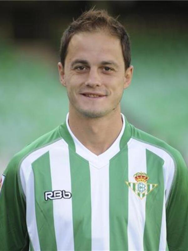 Un mes de baja para el defensa bético, Nano