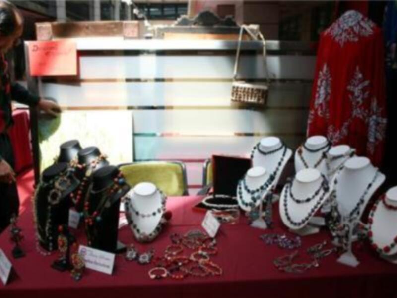 La Asociación Tú sí Puedes y la Obra Social de Cajasol inauguran el I Rastrillo Solidario Pre-feria 