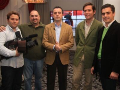 Enrique Ponce protagonista principal del programa Con Torería