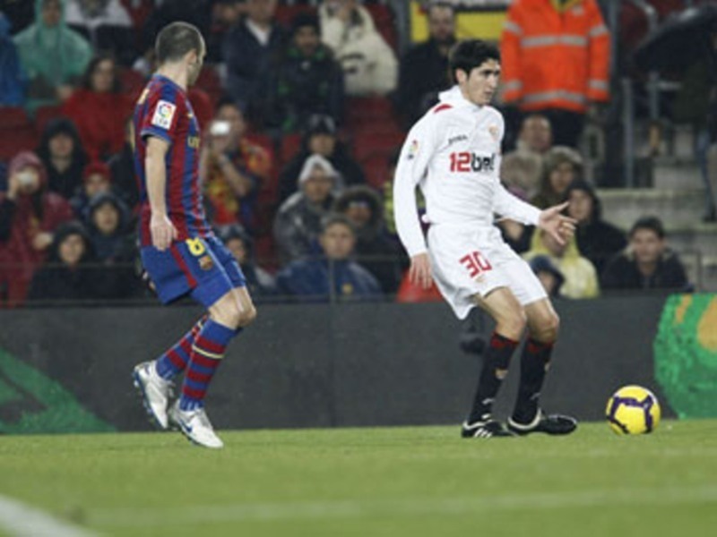 Siete bajas en el Sevilla para una lista de convocados que se tiene que completar con jugadores del filial