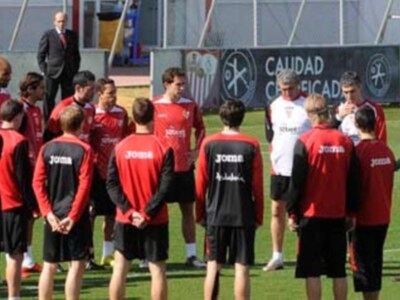 Primera lista de convocados con Antonio Álvarez en el banquillo sevillista