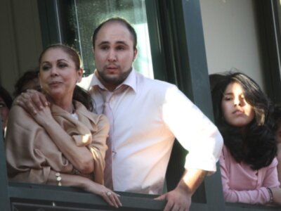 Isabel Pantoja y sus hijos viven la semana santa de Sevilla 