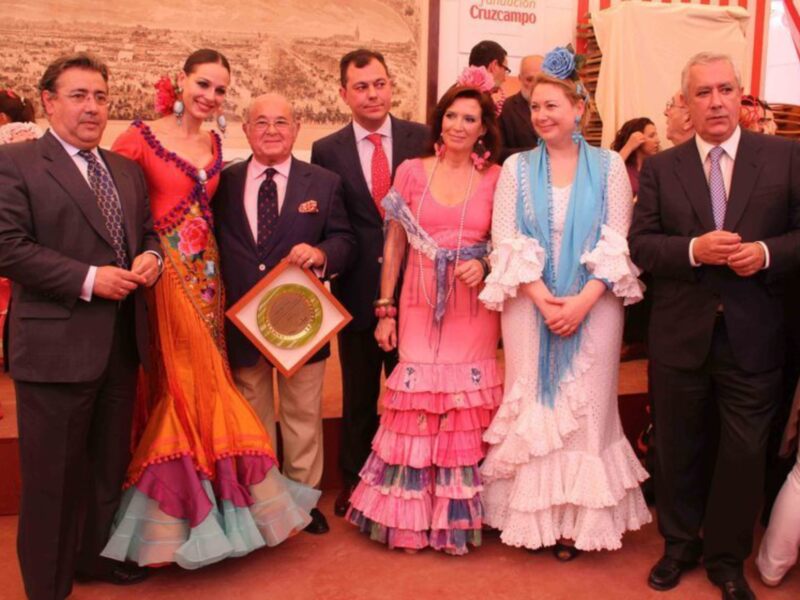 Eva Gonzalez premiada por la Asociacion de la Prensa de Sevilla en la Feria de Abril 