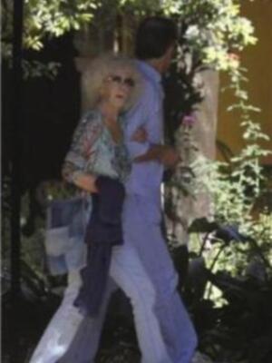 La Duquesa de Alba y Alfonso Díez asisten a la boda de José Márquez y González de Gregorio y Edina Zichy Sánchez-Arjona