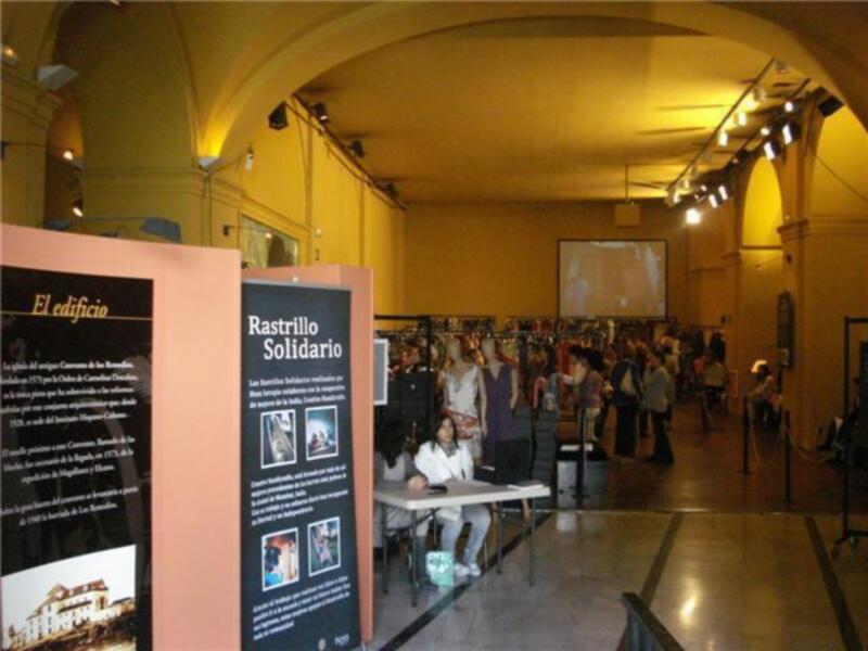 Hoss Intropia da la bienvenida al buen tiempo con su tradicional rastrillo solidario