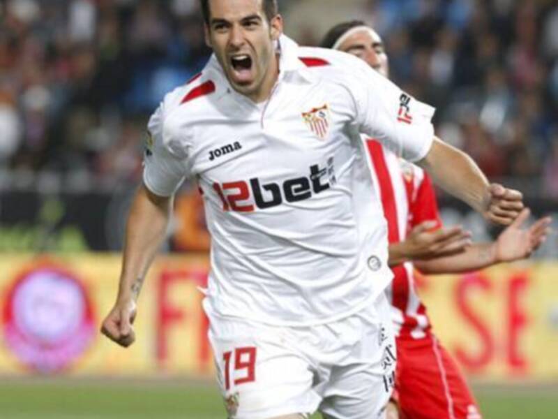  Sevilla gana  la Copa del Rey al vencer en Barcelona 2-0 al Atletico de Madrid en la final .