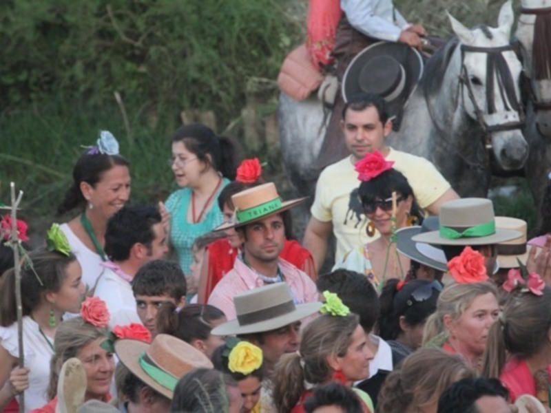 Francisco Rivera cruza el rio Quema con el simpecado de Triana 