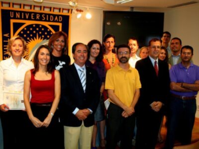 Entrega de diplomas a los profesores de la Facultad de Empresariales de la UPO que imparten docencia en inglés
