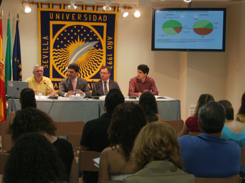 Los alumnos de la UPO se muestran muy satisfechos con sus estudios en esta universidad, según recoge el Upobarómetro dirigido por Francisco Llera