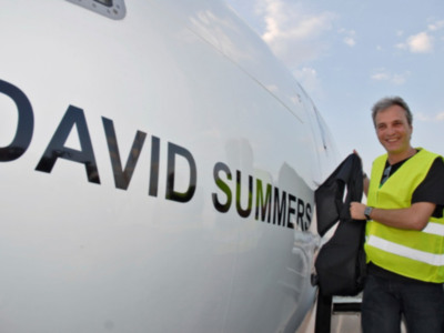 David Summers padrino de una nueva aeronave 