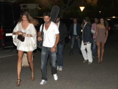 Laura Sánchez por primera vez en público con su novio, el cantante canario David Escanio