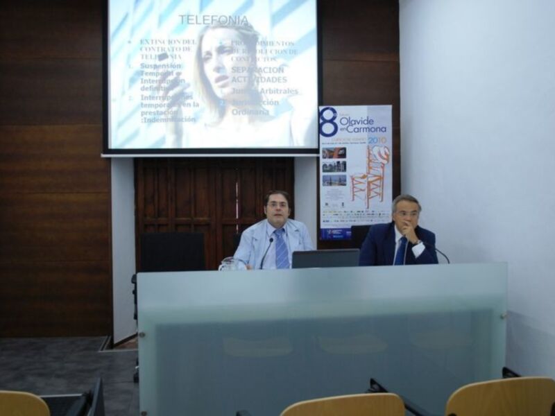 La falta de claridad en las facturas de telefonía, principal reclamación de los usuarios, según el profesor Pablo José Abascal