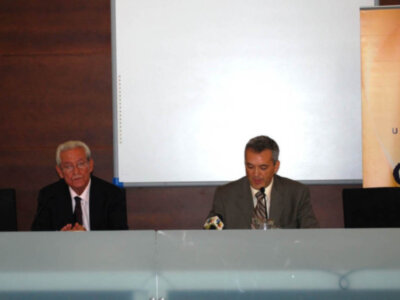El ex presidente de la Junta y el rector de la Universidad Pablo de Olavide Juan Jiménez inauguran el primer curso académico de la Escuela de Alta Gestión Pública de Andalucía
