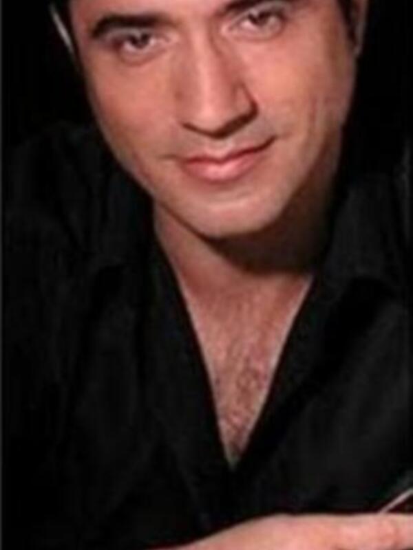 Antonio Montiel pinta el cartel del 75 aniversario de la salida procesional del Cristo de Animas y Ciegos de la hermandad de fusionadas de Málaga