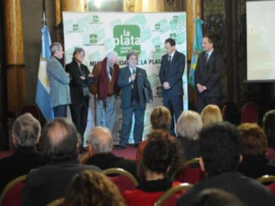 La Municipalidad de La Plata distinguió al actor y director de origen gaditano, Carlos Moreno como Ciudadano Destacado 