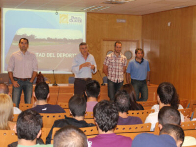 Los decanos de la UPO explican a sus nuevos alumnos los grados universitarios que han escogido estudiar