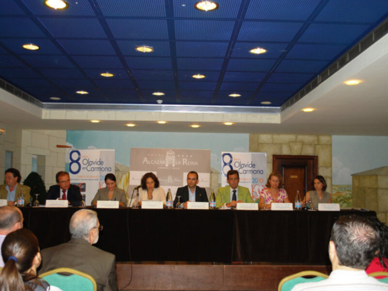 La vicerrectora de Postgrado inaugura la última semana de la programación estival de la Olavide