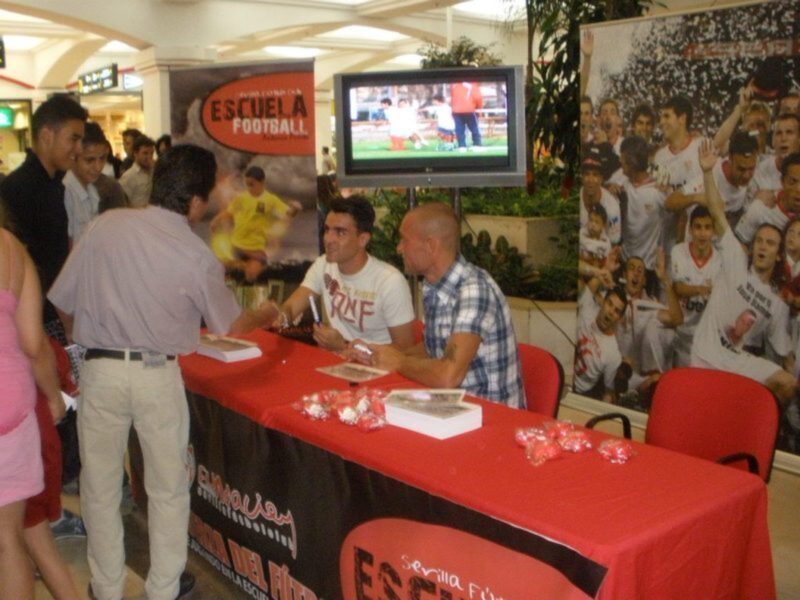 Exitosa firma de Cigarini y Guarente en los arcos