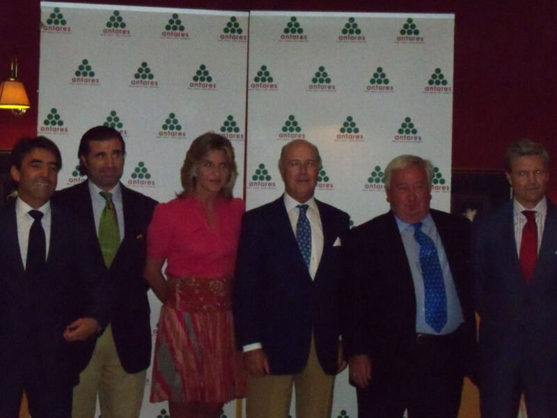 Homenaje a la Ganadería Vitorino en la primera tertulia taurina del Club Antares 