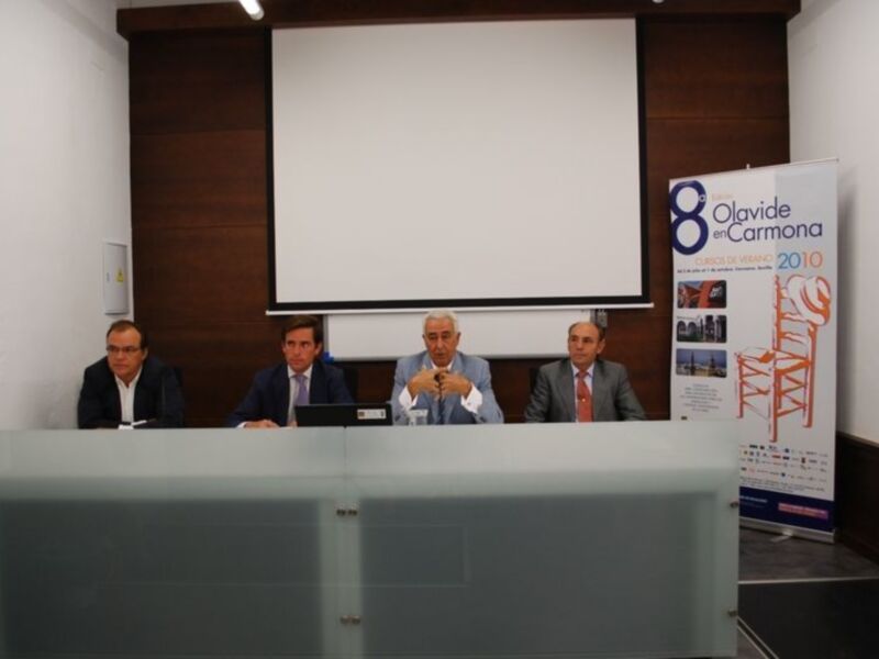  El matador de toros Eduardo Dávila Miura asegura que el verdadero miedo del torero es al fracaso en el curso sobre tauromaquia de Olavide en Carmona