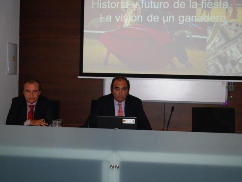 El conde de la Maza afirma que los ganaderos deben criar toros bravos y no enfocados al torero