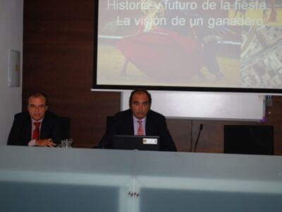 El conde de la Maza afirma que los ganaderos deben criar toros bravos y no enfocados al torero