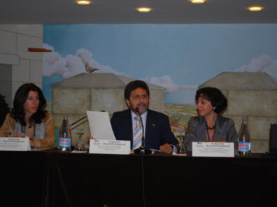 El rector de la UPO afirma que las universidades transforman el dinero en conocimiento a través de la investigación