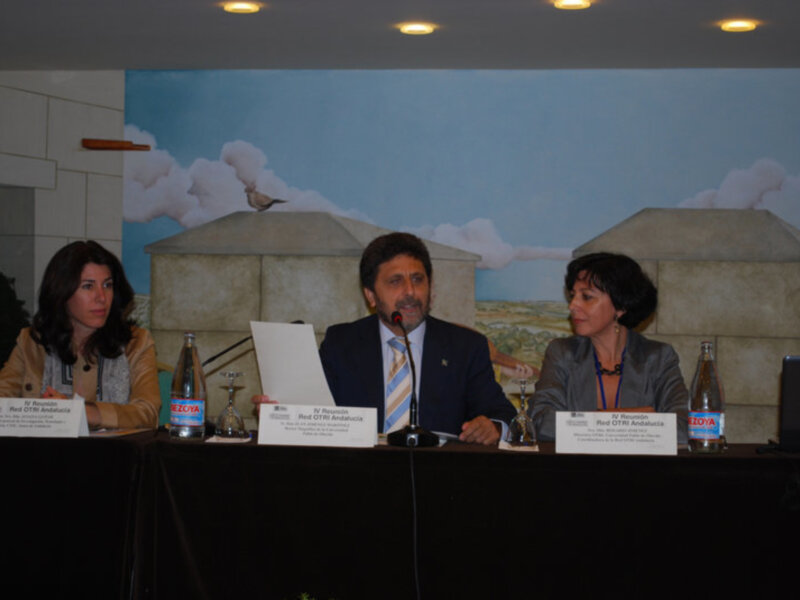 El rector de la UPO afirma que las universidades transforman el dinero en conocimiento a través de la investigación