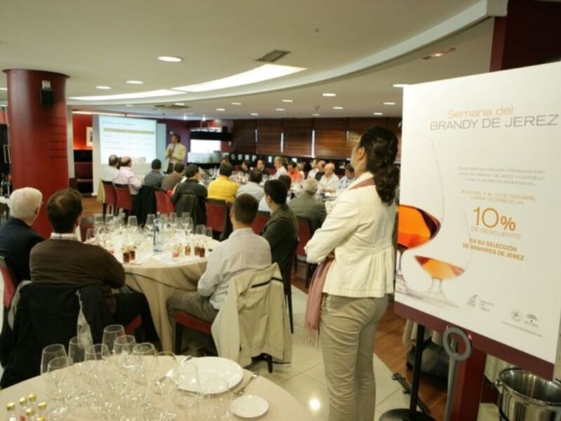 Sumilleres, restauradores y profesionales de la gastronomía se dan cita en torno al Brandy de Jerez