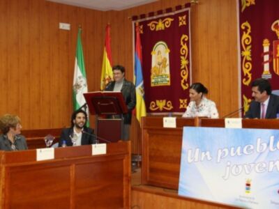 Los bailaores palaciegos Mariano Bernal y Amador Rojas reciben el galardón de "Joven del año 2010"